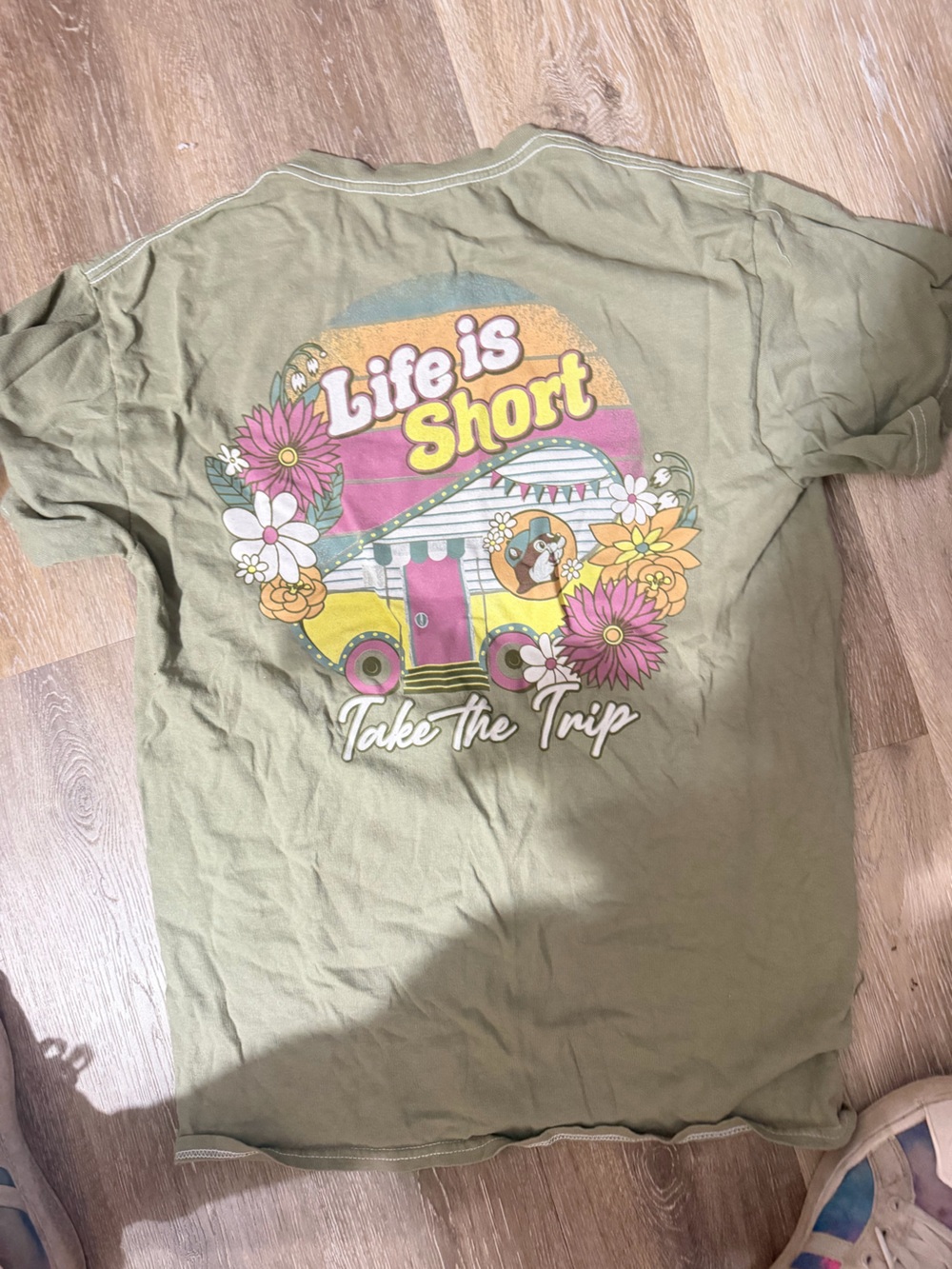 Life Is Short women' Graphic Tee - pale green - Buc-ee’s